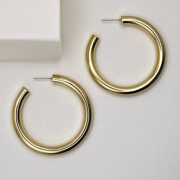 Vintage Chunky C-Shaped Gold Tone Tube Hoop Earrings, 2" Diameter (EUC) - Picture 3 of 6